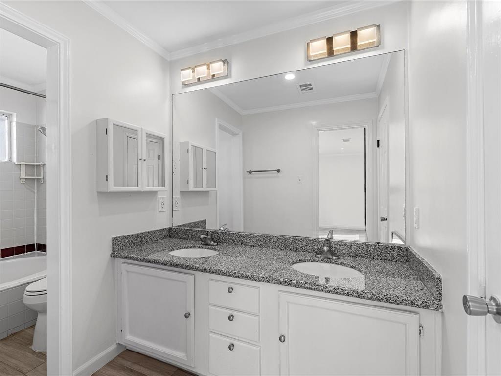 2464 Bering Drive #2464, Houston, Texas image 9