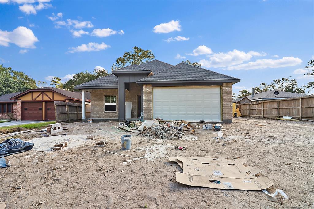 907 Trunnions Way, Crosby, Texas image 1