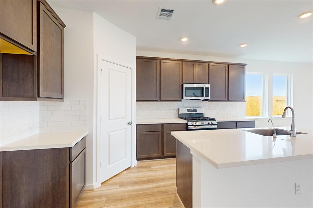 1215 Sugar Drive, Tomball, Texas image 3