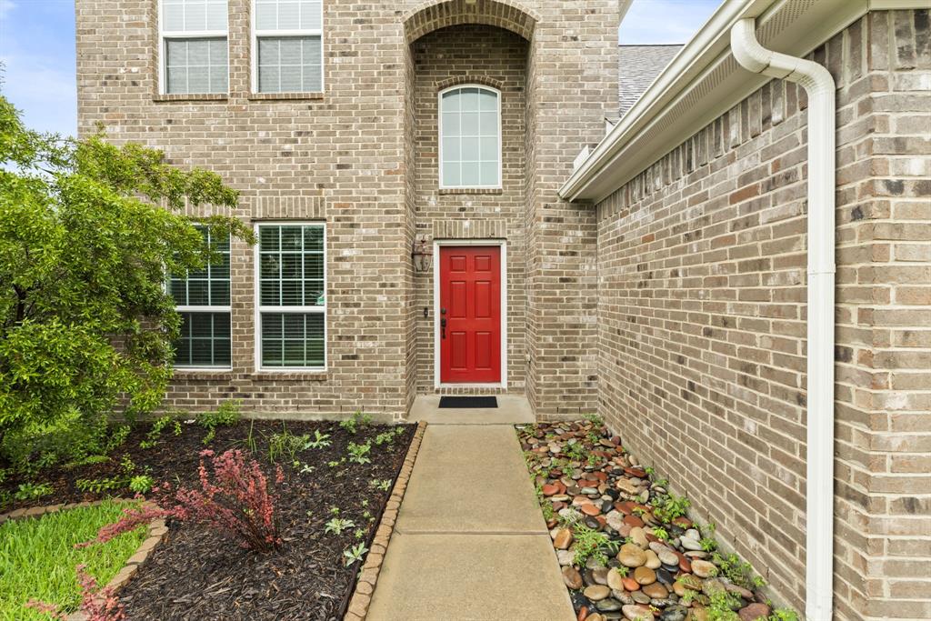 10015 Chase Court, Baytown, Texas image 2