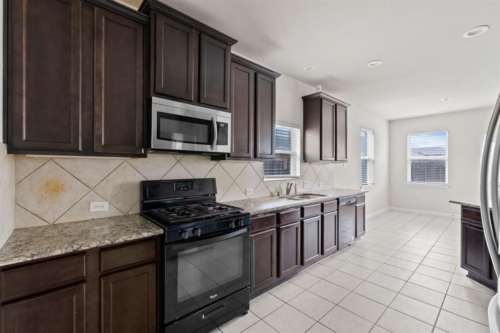 10015 Chase Court, Baytown, Texas image 4
