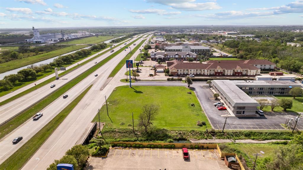 1000 Highway 332, Clute, Texas image 8