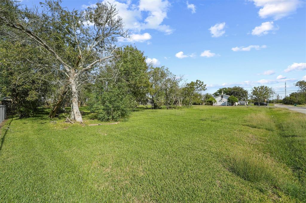 120 Honeysuckle Dr, La Marque, Texas image 1