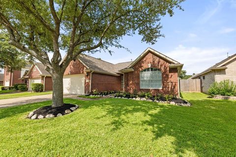 Single Family Residence in Sugar Land TX 17230 Stratford Green Drive.jpg