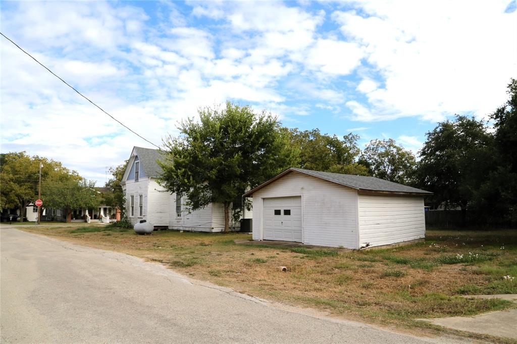 307 N Pecan St, Moulton, Texas image 21