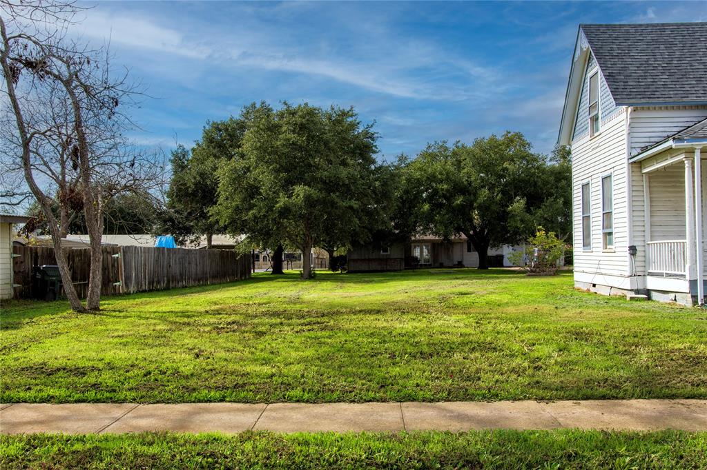 307 N Pecan St, Moulton, Texas image 23