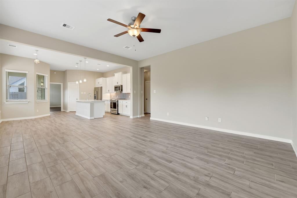 7011 Winterberry Glen Lane, Katy, Texas image 12