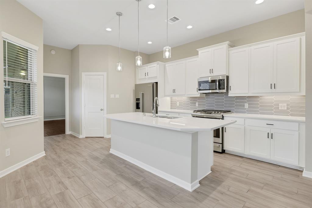 7011 Winterberry Glen Lane, Katy, Texas image 7