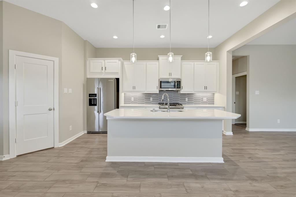 7011 Winterberry Glen Lane, Katy, Texas image 10