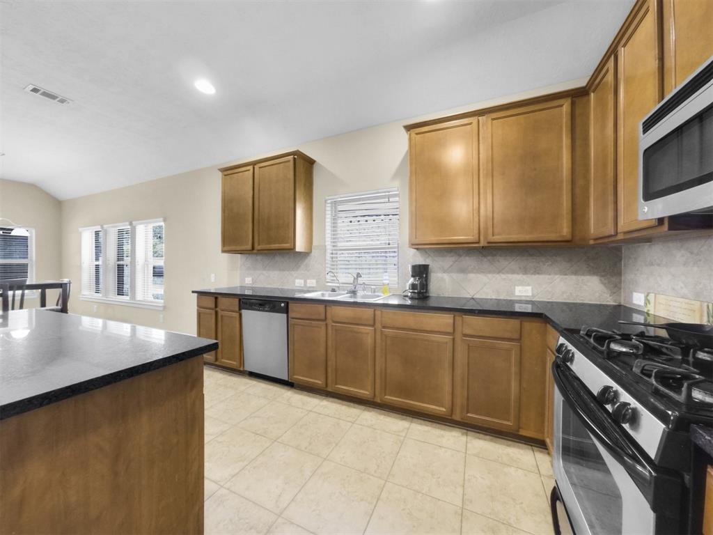 18223 E Willow Oak Bend Drive, Cypress, Texas image 13