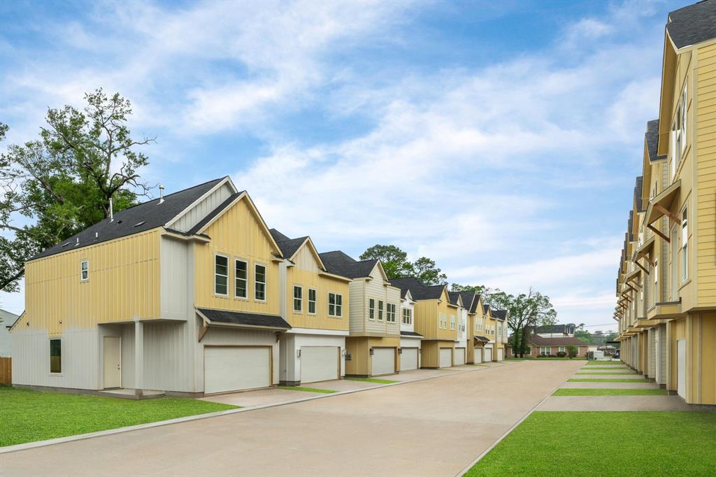 5837 Highland Sun Lane, Houston, Texas image 1