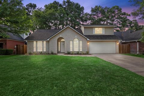 Single Family Residence in Spring TX 2215 Rolling Glen Drive.jpg
