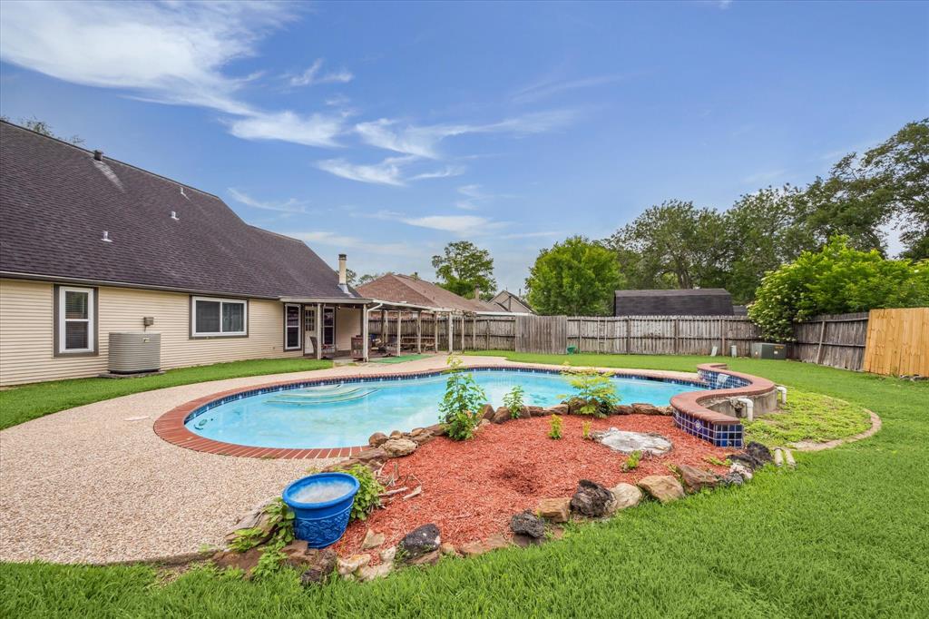 730 S Illinois Avenue, League City, Texas image 2