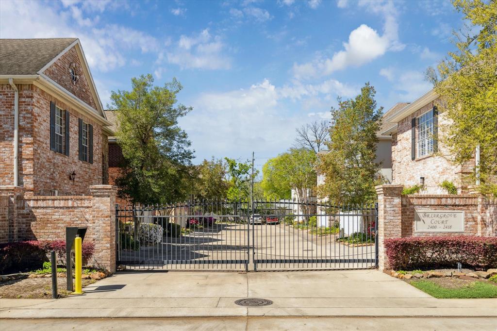 2402 Briar Ridge Drive, Houston, Texas image 30