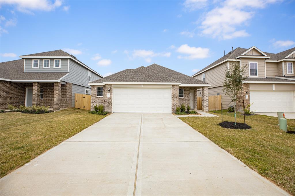 16933 Hazelnut Drive, Conroe, Texas image 1