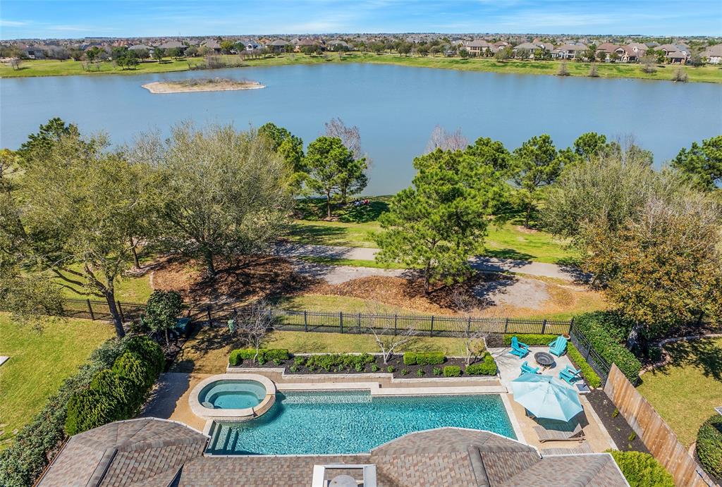 25306 Springwood Lake Drive, Katy, Texas image 4