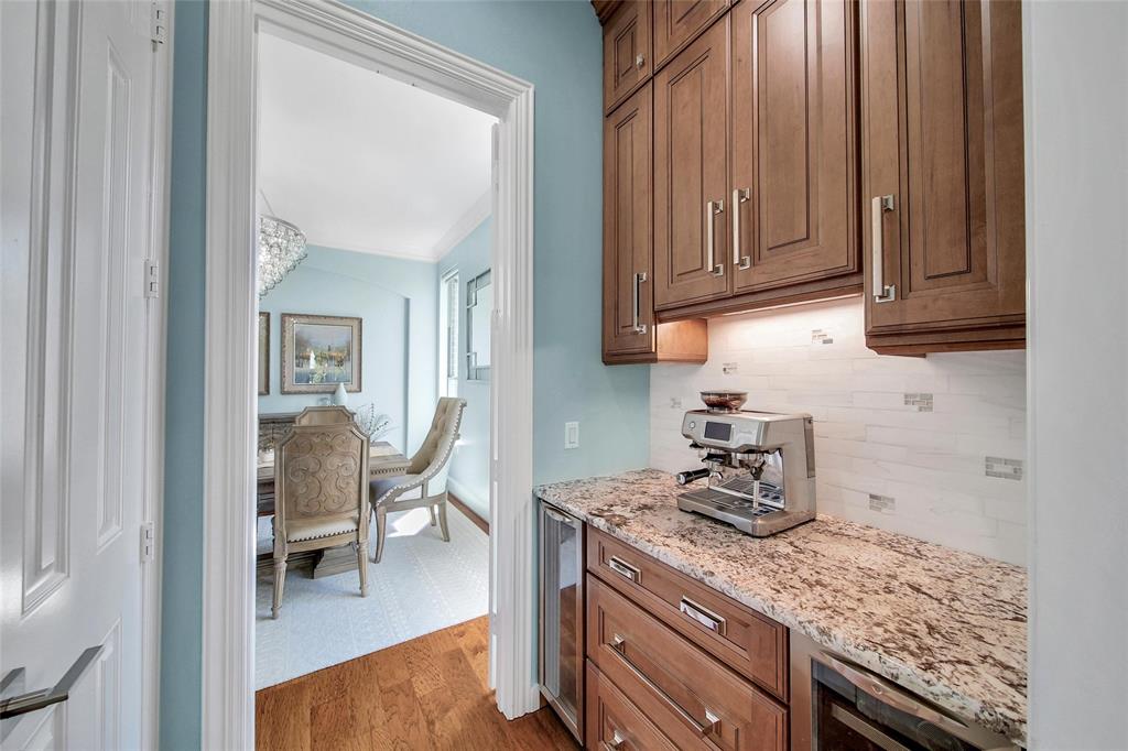 25306 Springwood Lake Drive, Katy, Texas image 17