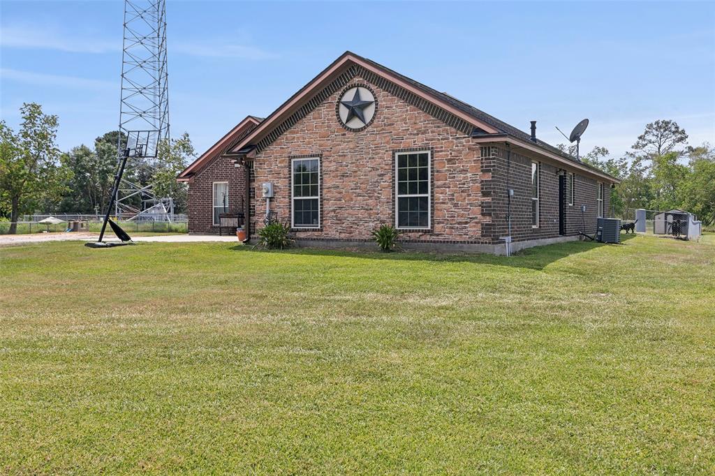 18590 Englin Road, Winnie, Texas image 2