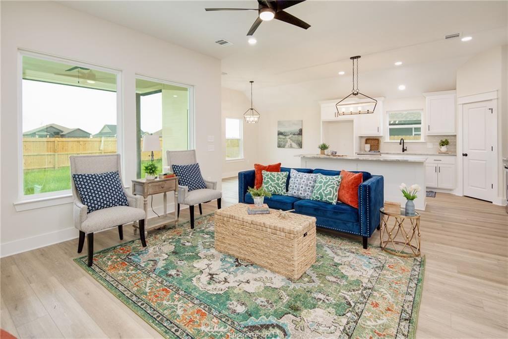 474 Harvest Lake Drive, Snook, Texas image 2