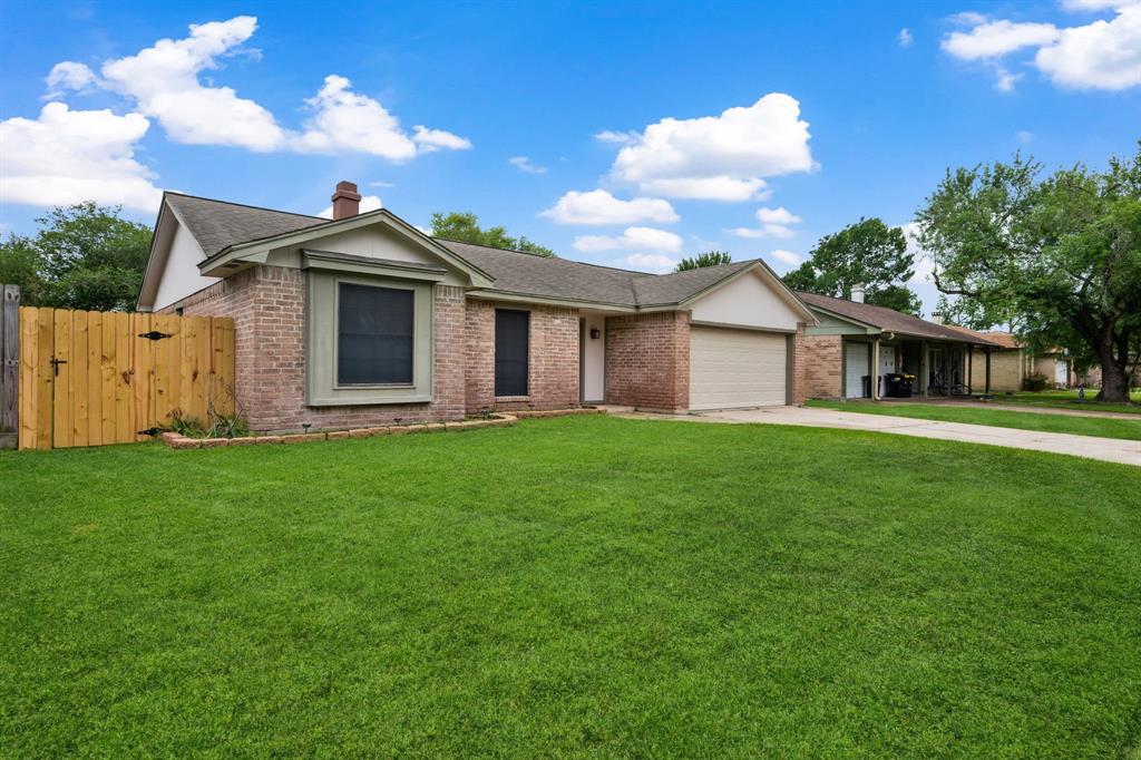4023 Broken Elm Drive, Spring, Texas image 2