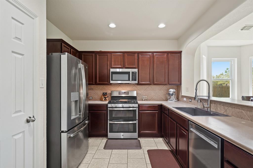 2932 Autumnbrook Lane, Pearland, Texas image 9