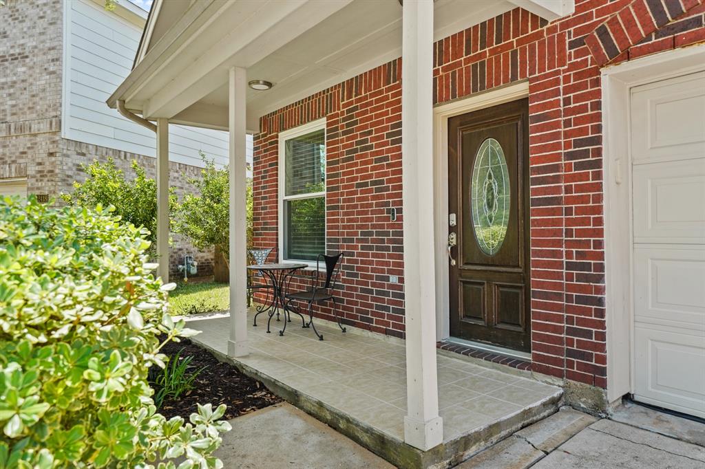 2932 Autumnbrook Lane, Pearland, Texas image 2