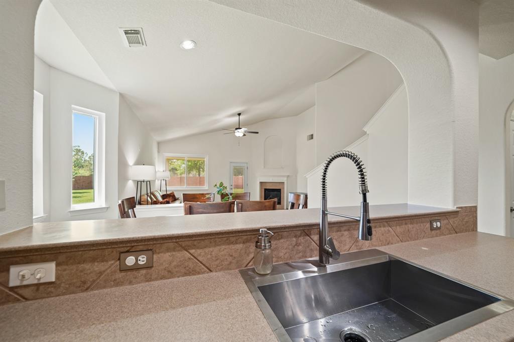 2932 Autumnbrook Lane, Pearland, Texas image 12