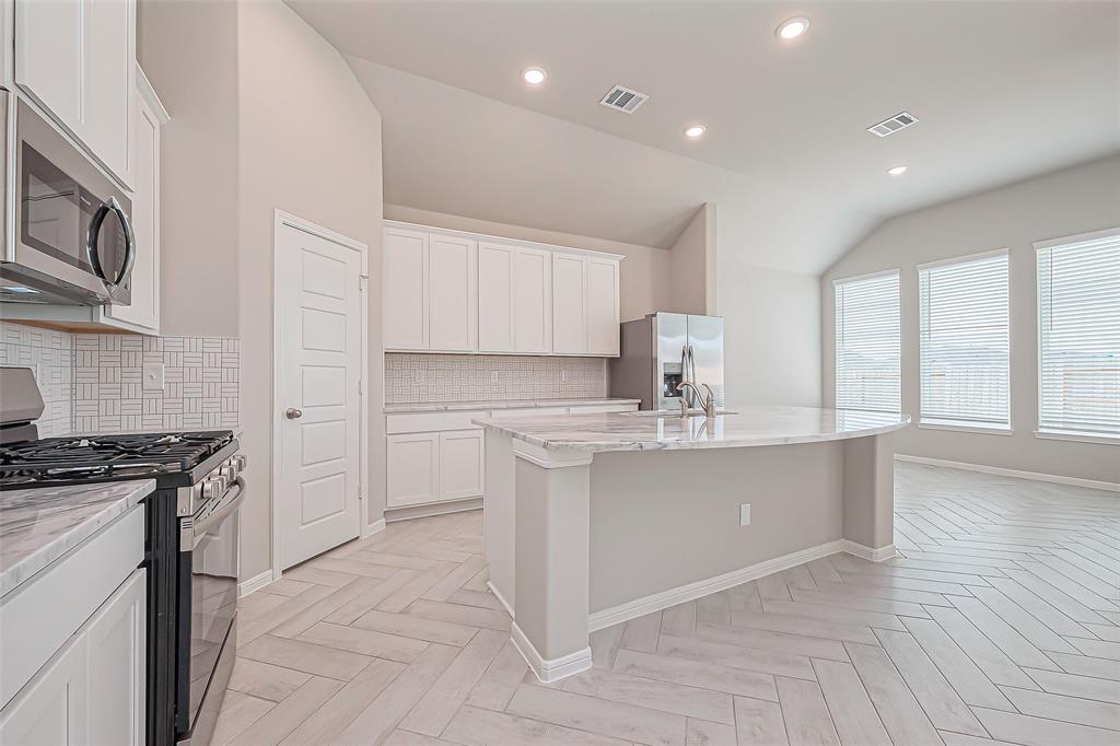 1001 Comal Trail, Dayton, Texas image 14