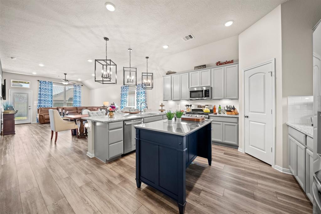 3212 Climbing Gardens Court, Conroe, Texas image 5