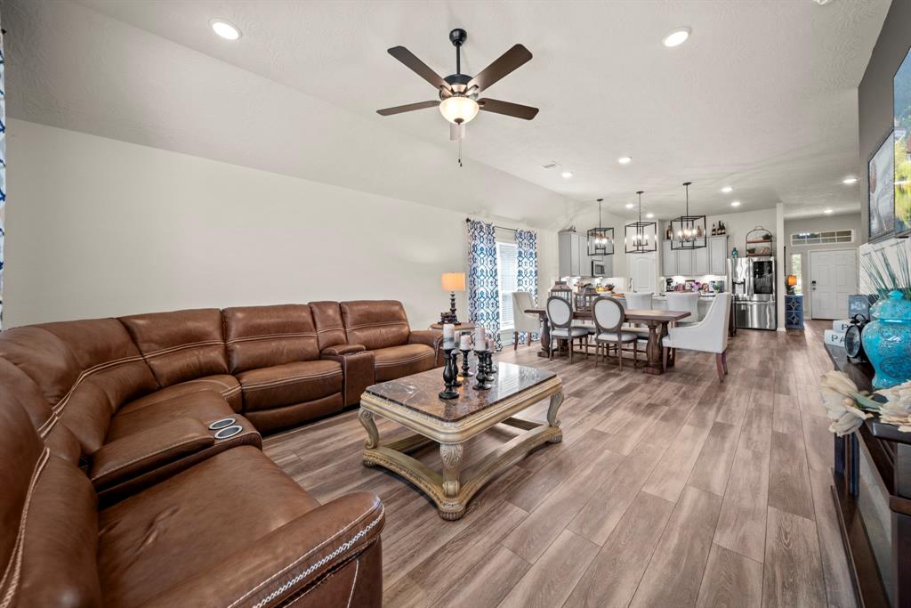 3212 Climbing Gardens Court, Conroe, Texas image 8