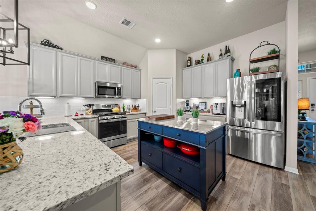 3212 Climbing Gardens Court, Conroe, Texas image 3