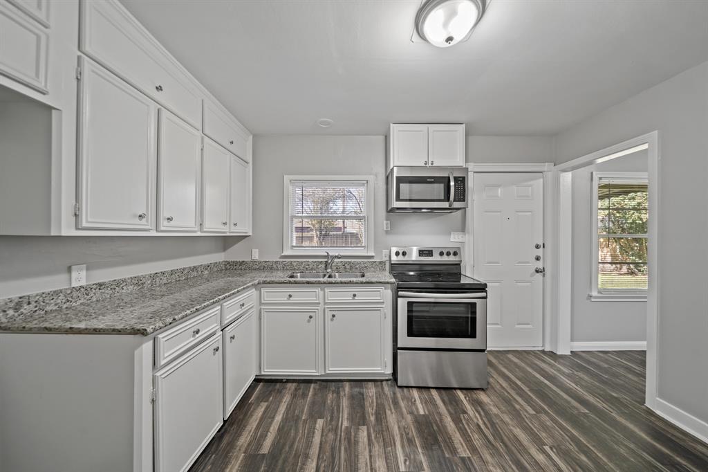 1505 13th Street, Texas City, Texas image 6