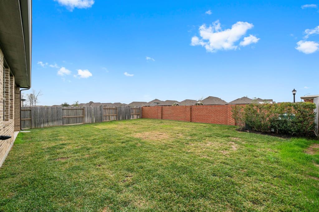 1919 Waters Branch Drive, Missouri City, Texas image 31