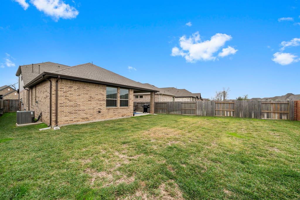 1919 Waters Branch Drive, Missouri City, Texas image 30