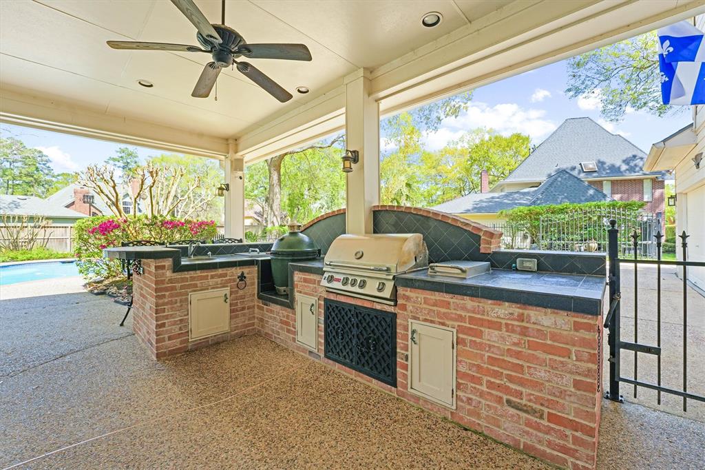 2106 Mount Forest Drive, Kingwood, Texas image 39
