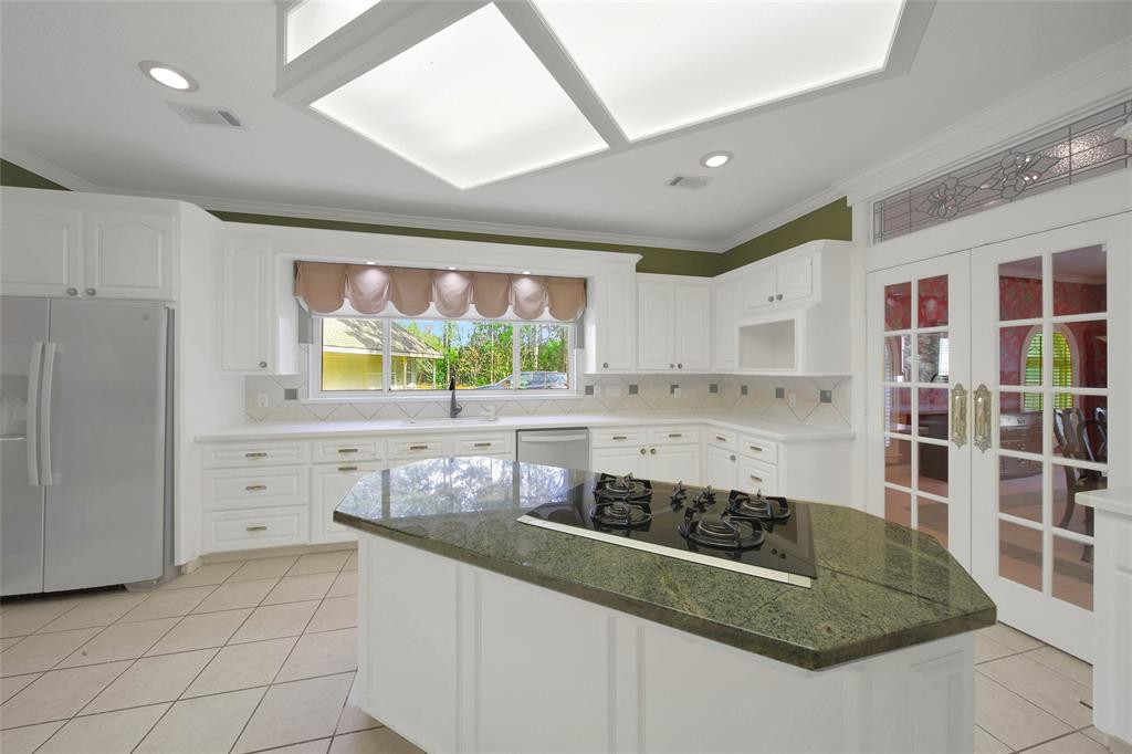5 Briarwood Drive, Conroe, Texas image 14