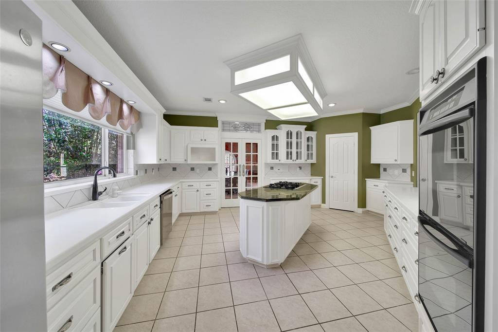 5 Briarwood Drive, Conroe, Texas image 16