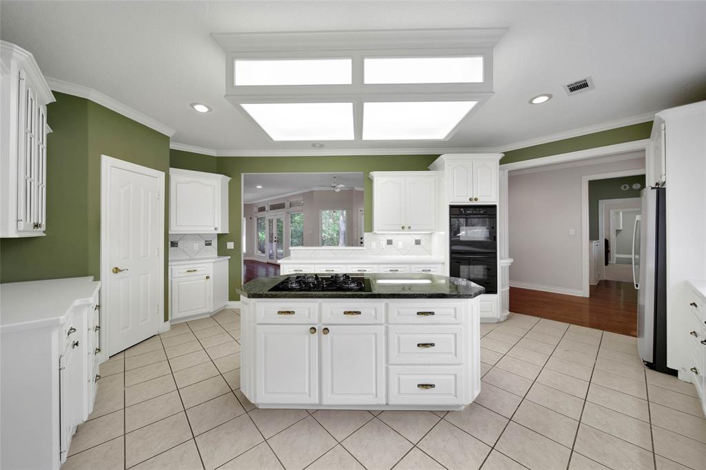 5 Briarwood Drive, Conroe, Texas image 15