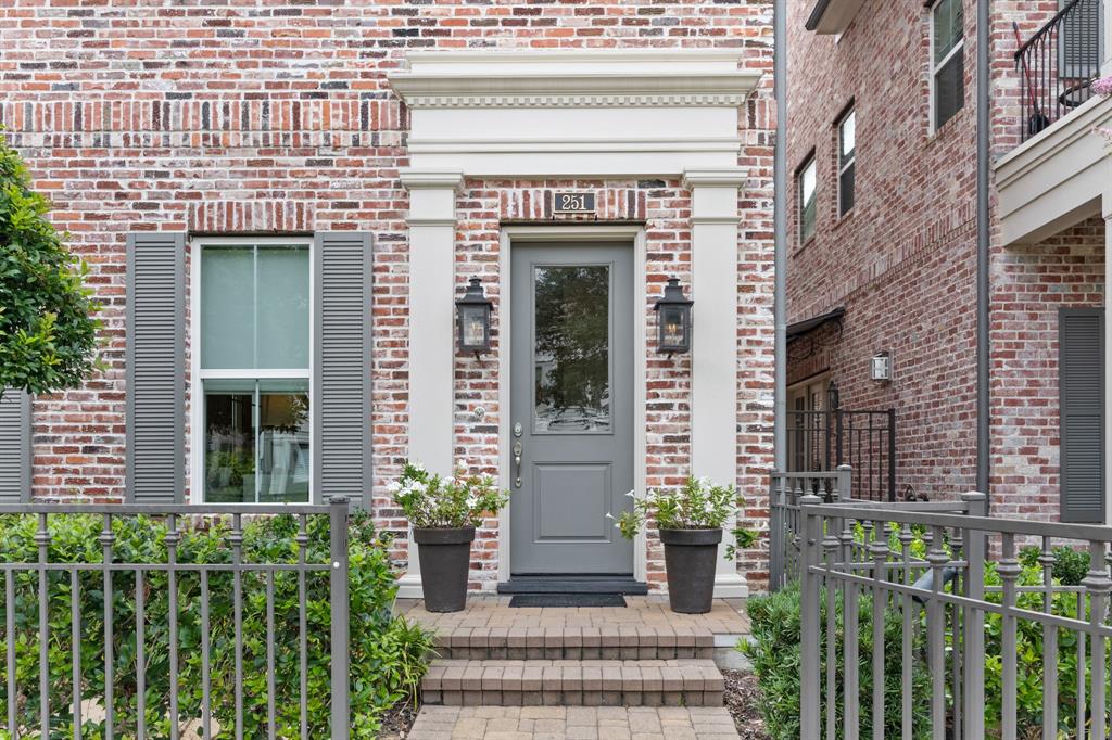 251 Green Boulevard
