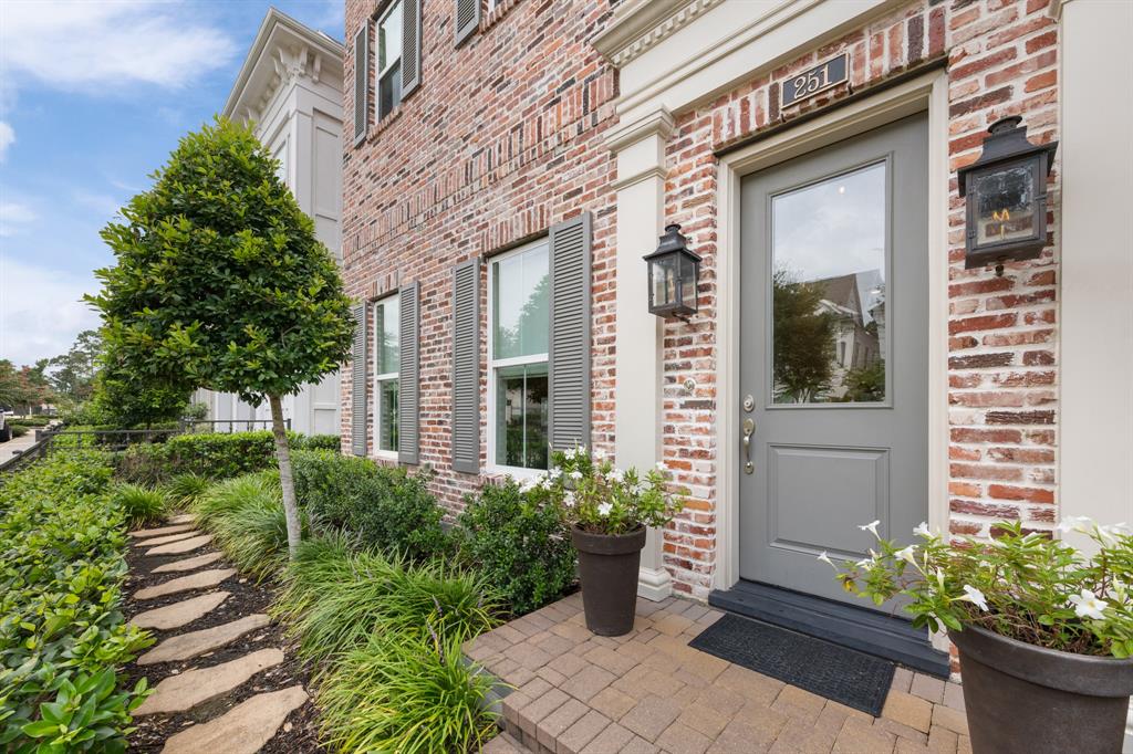 251 Green Boulevard