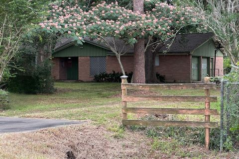 Single Family Residence in Pearland TX 2402 Dixie Farm Road.jpg