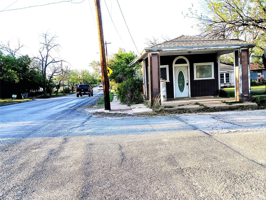 420 Cottonwood Street, Coleman, Texas image 2