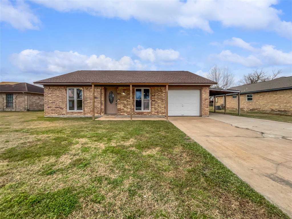 5210 3rd Street, Danbury, Texas image 1