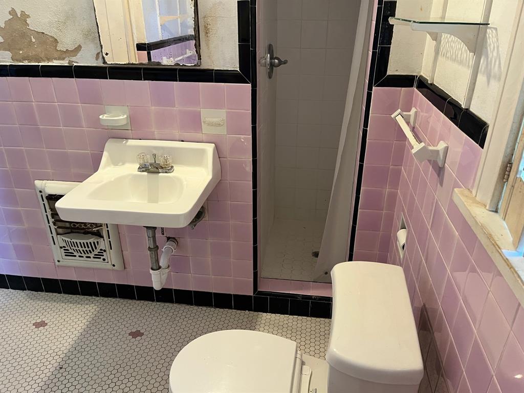 Houston, Texas 77023, United States, 3 Bedrooms Bedrooms, ,2 BathroomsBathrooms,Residential,Pending,109930