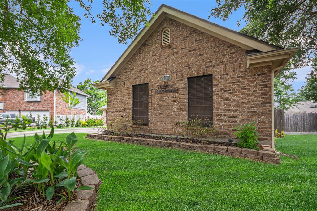 1813 Oak Wood Drive, Pearland, Texas image 18