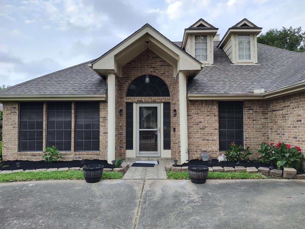 1813 Oak Wood Drive, Pearland, Texas image 3