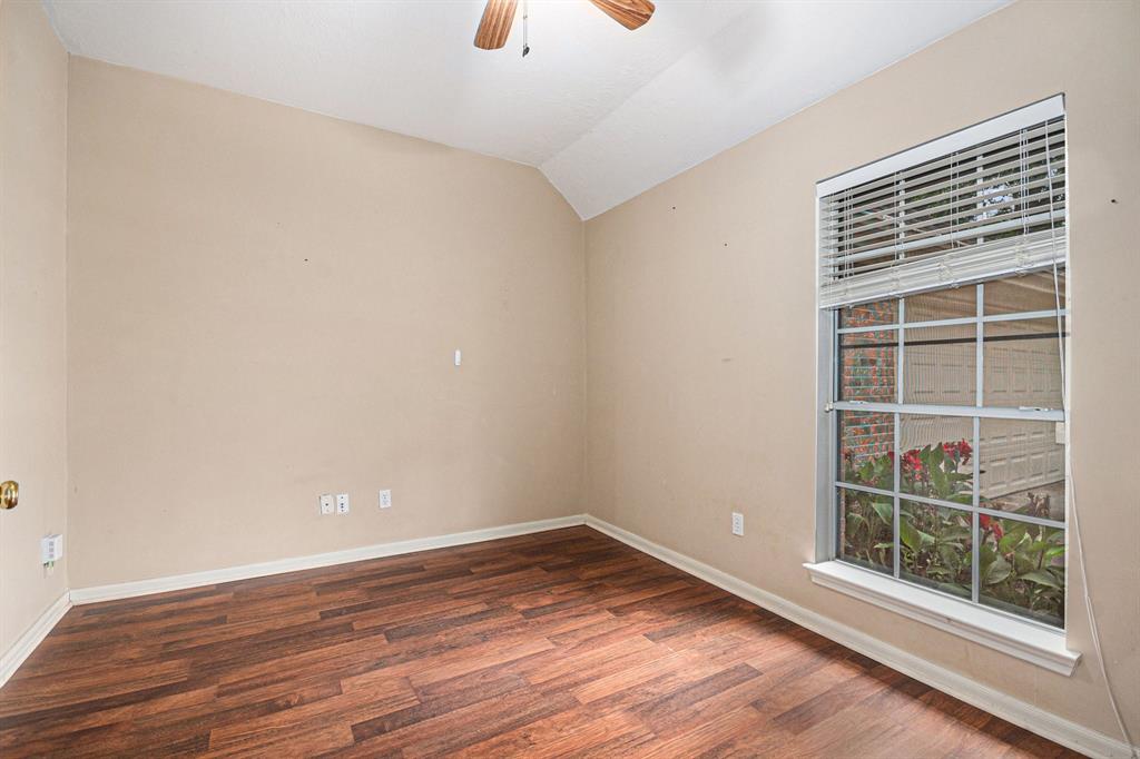 1813 Oak Wood Drive, Pearland, Texas image 5