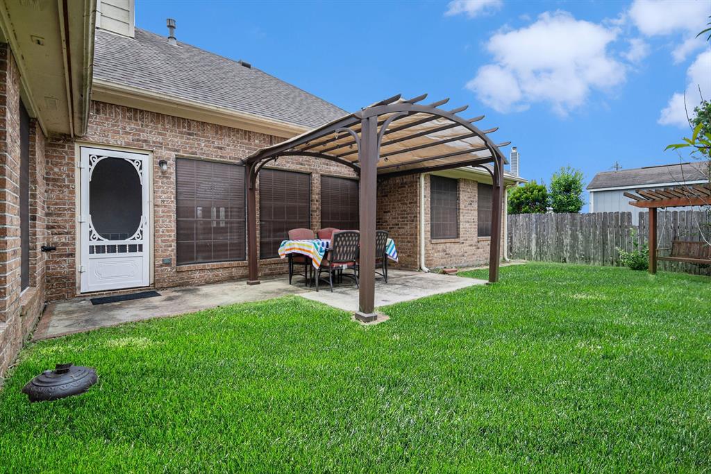 1813 Oak Wood Drive, Pearland, Texas image 19