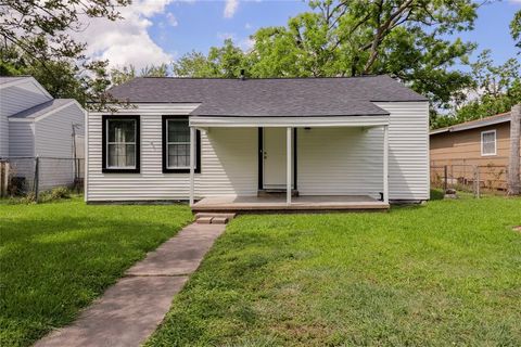1306 W 6th Street Freeport TX 77541
