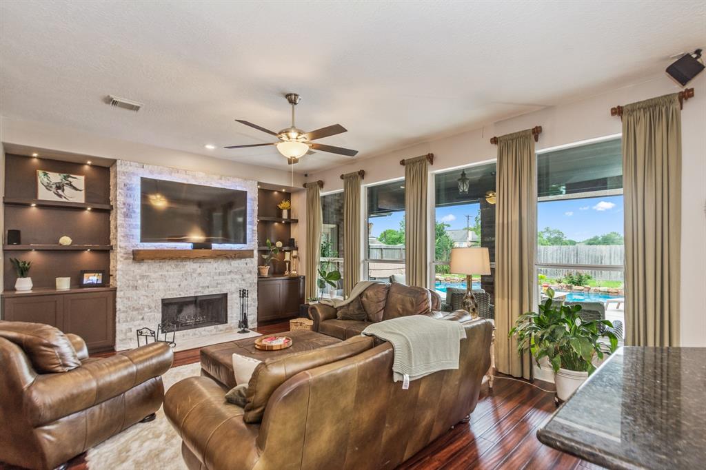 1886 Pampas Trail Dr Drive, Friendswood, Texas image 14